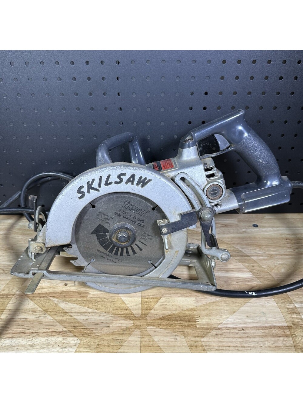 Vintage SKILSAW Super Duty MODEL 77 Worm Drive 13 Amp 7-1/4" Works Great